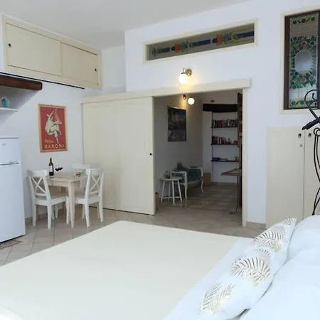 Self Apartments: Central Balcony Apartamento