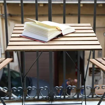 Appartement Self Apartments: Central Balcony *