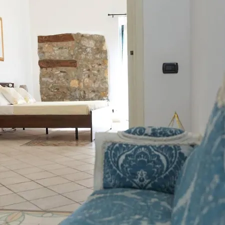 Self Apartments: Central Balcony Appartement *
