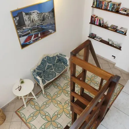 Lejlighed Self Apartments: Central Balcony *