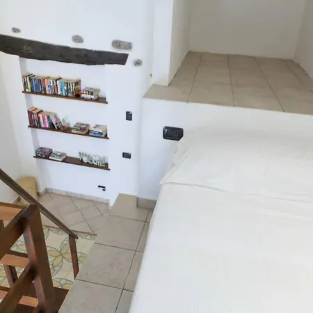 Lejlighed Self Apartments: Central Balcony *